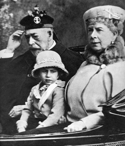 Kong George V og Queen Mary med prinsesse Margaret kører til kirken, Balmoral, omkring 1930
