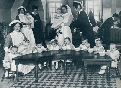 Kingsway Hall Creche for børn med fædre i krigen og mødre, der arbejder, 1914 af Unbekannt