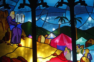 Kathedrale von Kon Tum, Glasfenster, Moses mit den Gesetzestafeln, Kon Tum, Vietnam von Unbekannt
