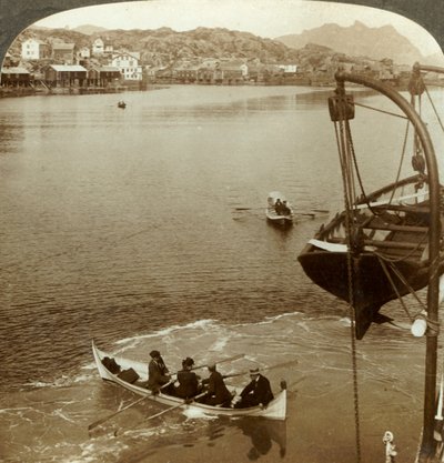 Landing fra en damper i arktisk land, Svolvaer, Lofotenøerne, N. Norge, c1905. af Unbekannt