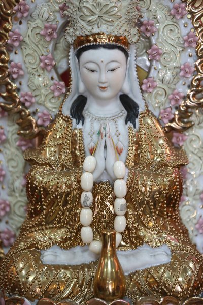 Leong San buddhistiske tempel. Guan Yin Bodhisattva statue. Singapore af Unbekannt
