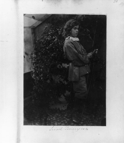 Lionel Tennyson med bue og pil