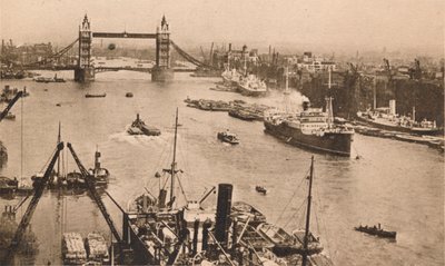 London - Tower Bridge og poolen, c1910 af Unbekannt
