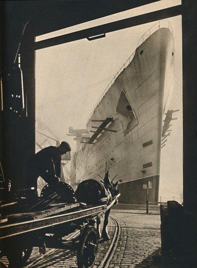 Long As A Street, Lofty As A Tower, 1930-1934, 1936 af Unbekannt