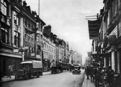 Kigger mod syd i New Bond Street, London, 1926-1927 af Unbekannt