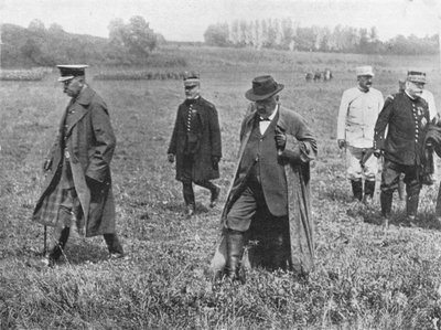 Lord Kitcheners besøg på fronten: Lord Kitcheneer, M. Millerand og general Joffre forlader efter af Unbekannt