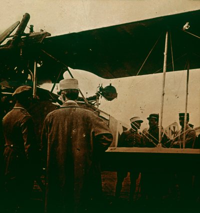Maskingevær monteret på en biplan, udstødning mod toppen, c1914-c1918 af Unbekannt