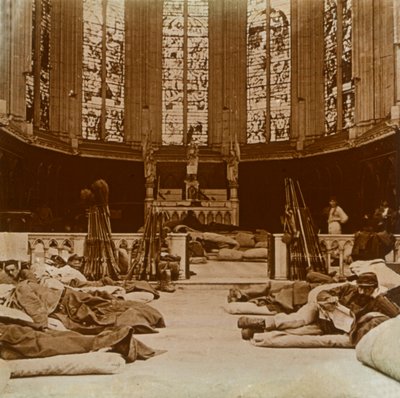 Provisorisk kaserne i en kirke, Marne, Nordfrankrig, 1914. af Unbekannt