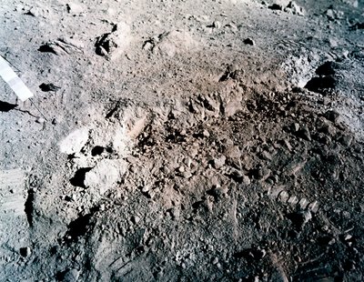 Bemandet rumflyvning, USA, Apollo 17 Orange jord på månen af Unbekannt
