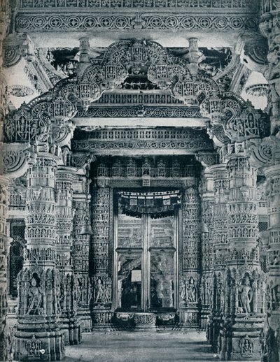 Marmorskulptur ved indgangen til et Jain-tempel ved Dilwara, Abu-bjerget, c1100. af Unbekannt