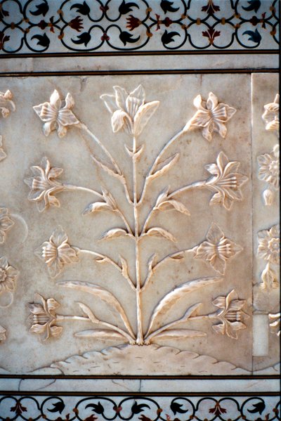 Marmorudskæring af formaliseret lilje, Taj Mahal, Agra, Indien, 1600-tallet af Unbekannt