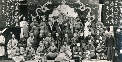 Møde mellem buddhistiske klosteroverordnede i Kina, slutningen af det nittende århundrede (s/h foto) af Unbekannt