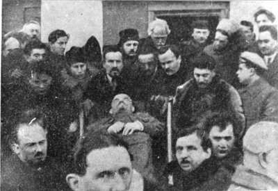 Medlemmer af centralkomiteen med Lenins kiste, 27. januar 1924 af Unbekannt