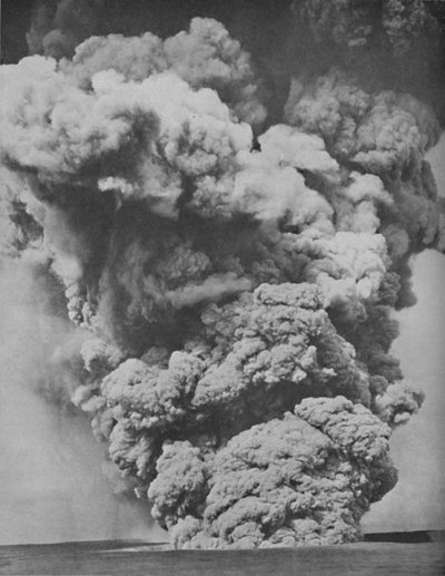 Mephitic Cloud bøvsede frem fra mundingen af Kilauea, c1935 af Unbekannt