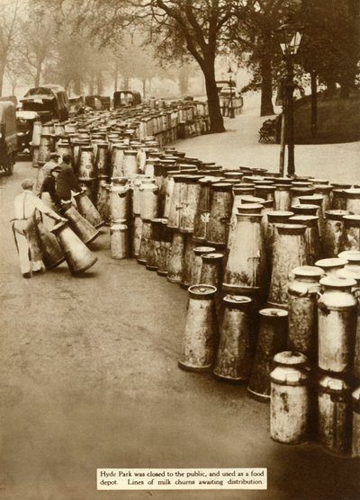 Mælk kærner i Hyde Park under General Strike, London, 1926, 1935. af Unbekannt
