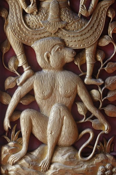 Aberelief på en dør i Wat Dab Phai, Chiang Mai Thailand af Unbekannt