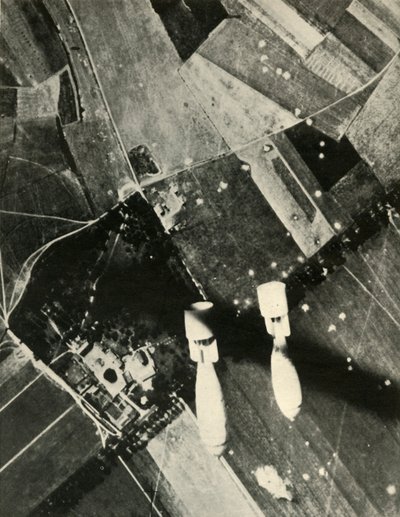 Flere britiske bomber på en fjende-holdt flyveplads, 1939-1940, 1941. af Unbekannt