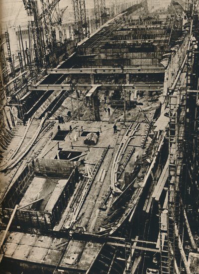 Mere end 1.000 fod lang. Shell of Queen Mary i begyndelsen af byggeriet, 1930-1934, 1936 af Unbekannt