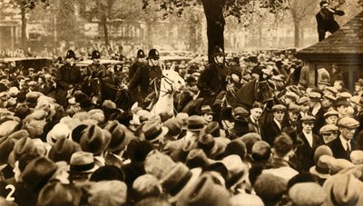 Beredet politi og marchere, Middelprøveprotester, Hyde Park, London, 1932, 1933. af Unbekannt