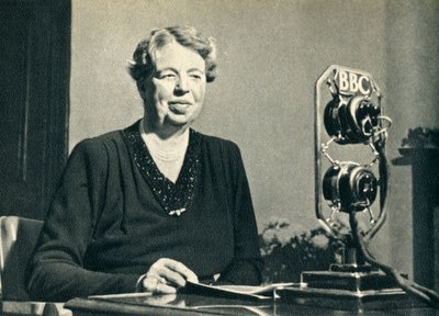 Fru Roosevelt kom for selv at se kvinderne i Storbritannien i krig, 1942. af Unbekannt
