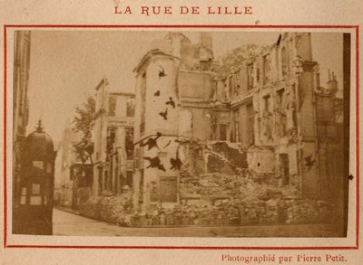 Paris kommune (1871): udsigt over bygningerne ødelagt i rue de Lille i Paris i maj 1871. Foto af Pierre Pepetit. Tryk på pap, Dim. 9x5,4 cm af Unbekannt