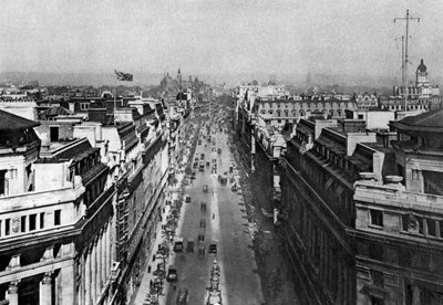 På taget af Bush House, ser fra Kingsway mod de nordlige højder, London, 1926-1927. af Unbekannt