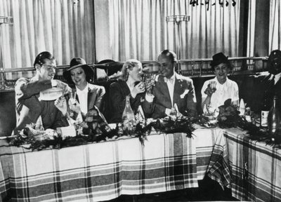 Åbning af en restaurant af populære franske sangere, Paris, september 1941 af Unbekannt