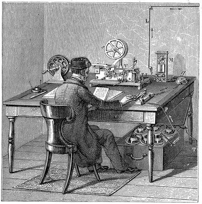 Operatør sender en besked på en Morse elektrisk tryktelegraf, 1887 af Unbekannt