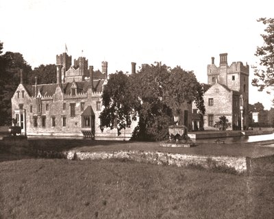 Oxburgh Hall, Norfolk, 1894. af Unbekannt