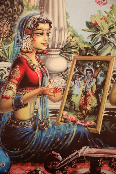 Maleri, der forestiller Radha, der ser på et billede af Krishna. Indien af Unbekannt