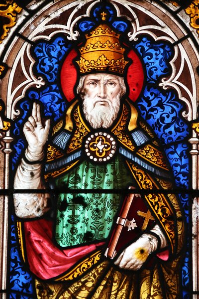 Pape Alexandre Ier (pape de 107 a 116) - Saint Fargeau kirke. Glasmosaik vindue. Pave Alexander I. Frankrig af Unbekannt