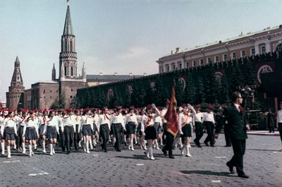 Parade af de unge pionerer, Den Røde Plads, Moskva, 1972 af Unbekannt
