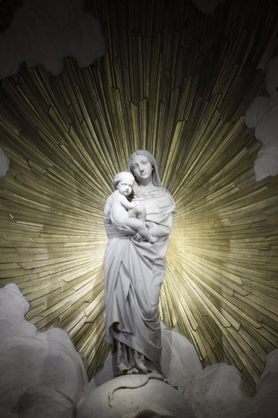 Paris, Frankrig Saint-Francois-Xavier kirke Jomfru- og barnstatue, Paris, Frankrig af Unbekannt