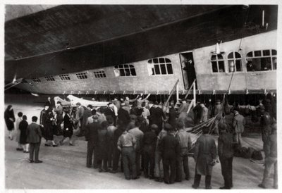Passagerer ombord på Zeppelin LZ 127 Graf Zeppelin, 1933 af Unbekannt