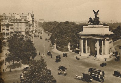 Piccadilly and the Quadriga of Constitution Hill, c1935. af Unbekannt