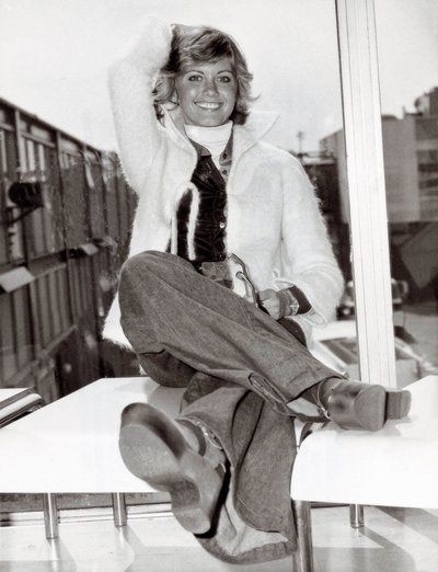 Portræt af den australske sangerinde og komiker Olivia Newton John (f.1949), London, 23/05/1975 (s/h foto) af Unbekannt