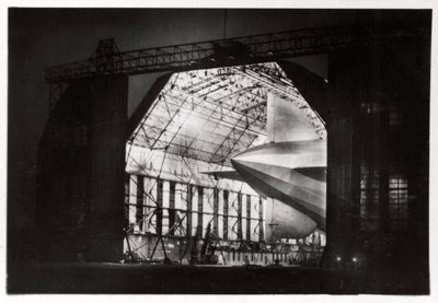 Forberedelser til en natflyvning, Zeppelin LZ 127 Graf Zeppelin, 1933 af Unbekannt