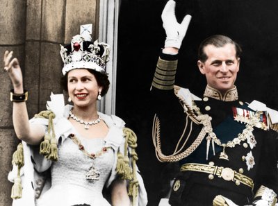 Dronning Elizabeth II og hertugen af Edinburgh på deres kroningsdag, Buckingham Palace, 1953 af Unbekannt