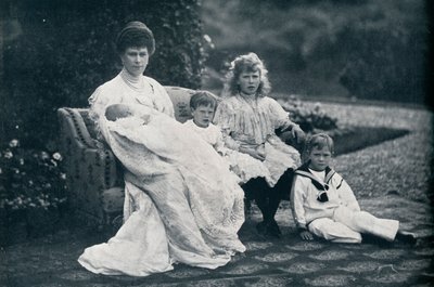 Queen Mary og fire af hendes børn, 1905, 1936 af Unbekannt