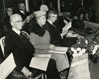 Queen Mary ved Thanksgiving for Victory-koncerten, Royal Albert Hall, 1945, 1951. af Unbekannt