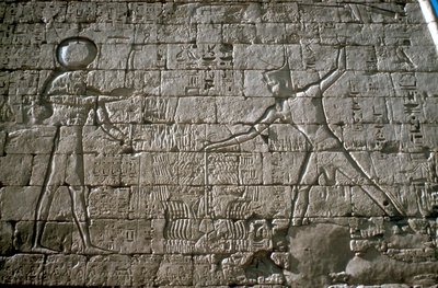 Ramses III slår sine fjender foran Amun-Ra, Mortuary Temple, Medinet Habu, Egypten, c12. århundrede f.Kr. af Unbekannt