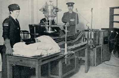 Stråler, der afslører kroppens hemmelige fordybninger, c1935 af Unbekannt