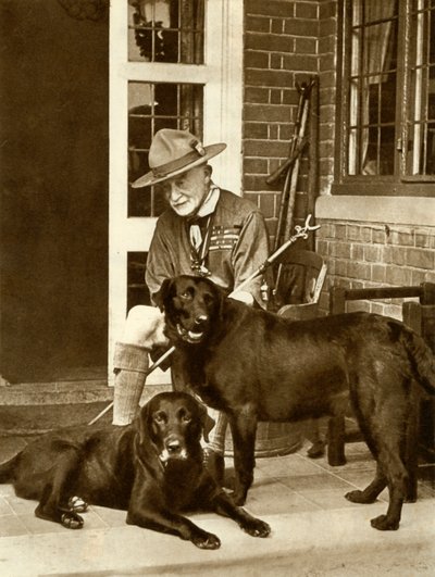 Robert Baden-Powell hjemme med sine hunde, c1929, 1935. af Unbekannt