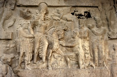 Klipperelief forestillende den sassaniske kong Shapur I (241-72), den romerske kejser Baldrian (ca. 240-260) og persiske generaler, 3. århundrede (sten) af Unbekannt