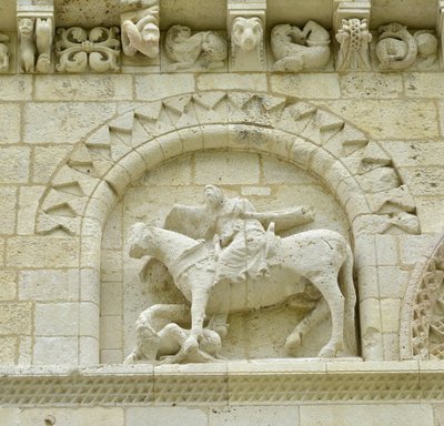 Romansk kunst: detalje af facaden, der forestiller Hugues de Surgeres og Geoffroy de Vendome eller kejser Konstantin I den Store, hvis fod af hesten ville træde Heresie og Kristus triumferende af ondskab og død, Notre Dame (Notre-Dame) de Surgeres (17700) af Unbekannt