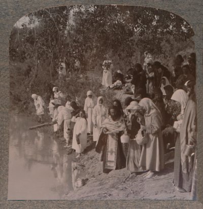 Russiske kvinder holder tjeneste ved bredden af Jordan, omkring 1900 af Unbekannt