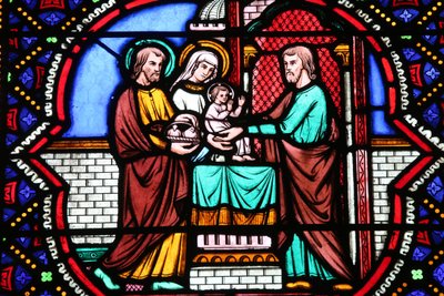 Hellig hjerte kirke. Glasmosaik vindue. Præsentationen af Jesus ved templet, 20160604, Moulins, Frankrig af Unbekannt