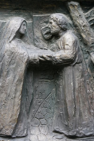 Saint-Pierre de Montmartre kirke: Notre Dame dørskulptur: Jesus møder sin mor på Via Dolorosa, Paris, Frankrig af Unbekannt