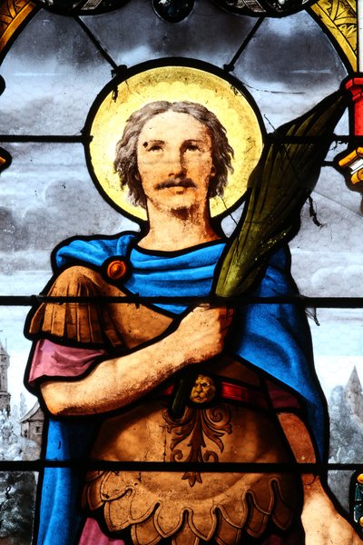 Saint Fargeau kirke. Glasmosaik vindue. Sankt Julien; Frankrig af Unbekannt