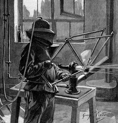 Sandblæsning af samlingerne på et cykelstel, Frankrig, 1896 af Unbekannt